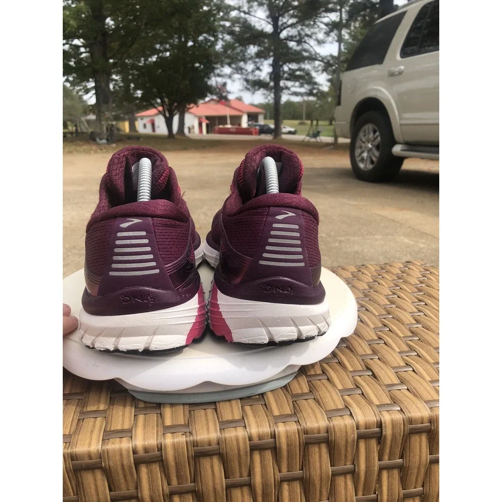 Vintage Brooks Adrenaline GTS 18 Women Running Shoes Athletic Purple Size 6